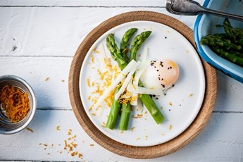 Asparagus with poached duck egg