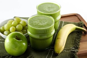 Green fruit smoothie