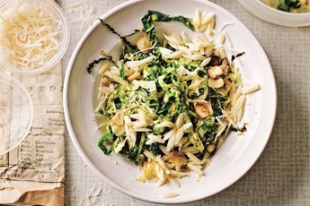 Orzo with crispy cabbage
